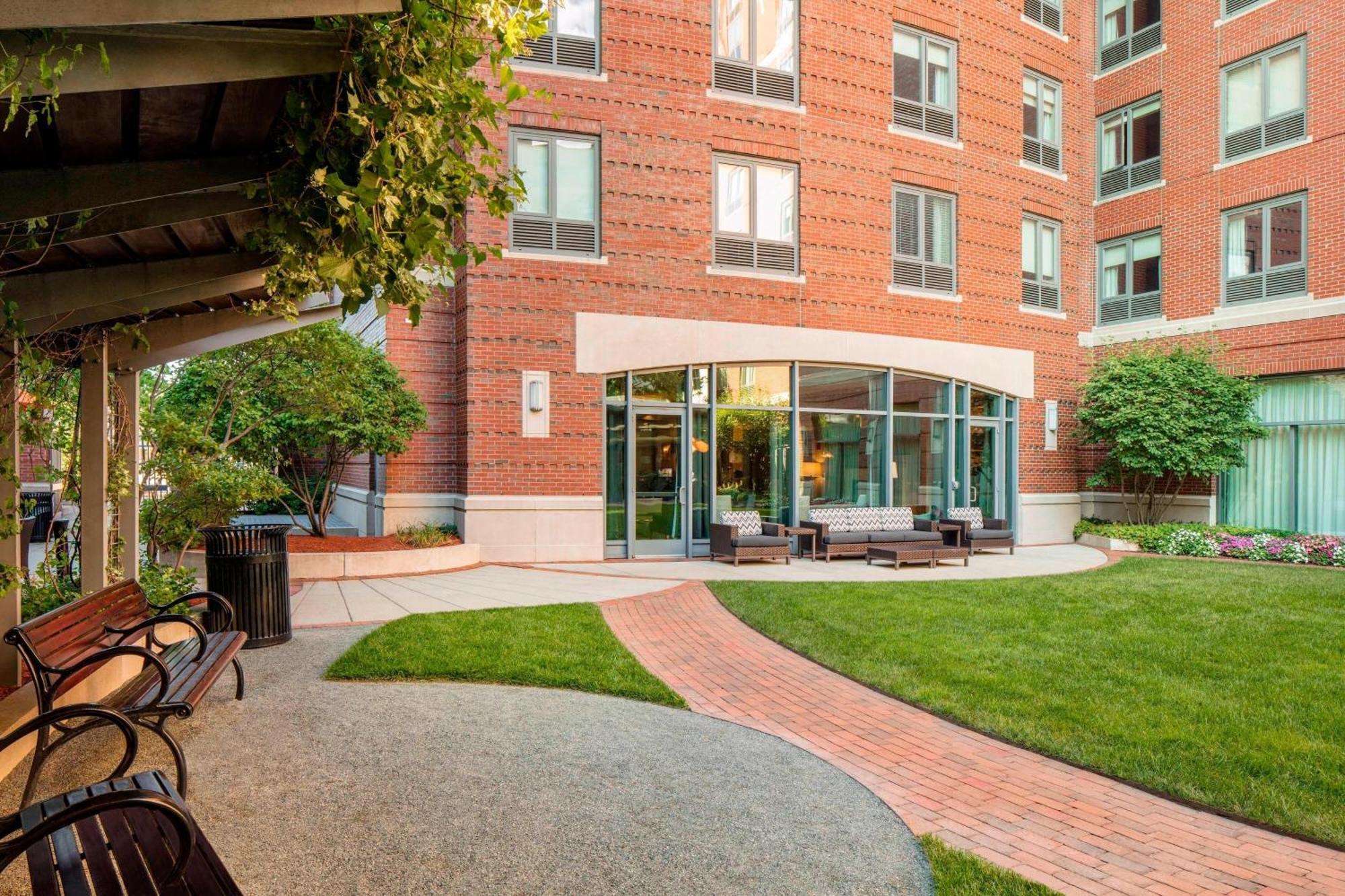 Courtyard By Marriott Boston Brookline酒店 外观 照片